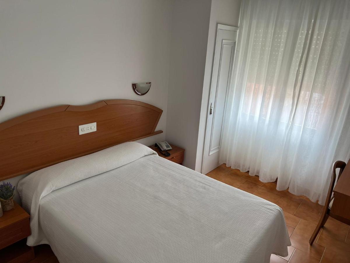 Hotel Argibay Эль-Грове Экстерьер фото