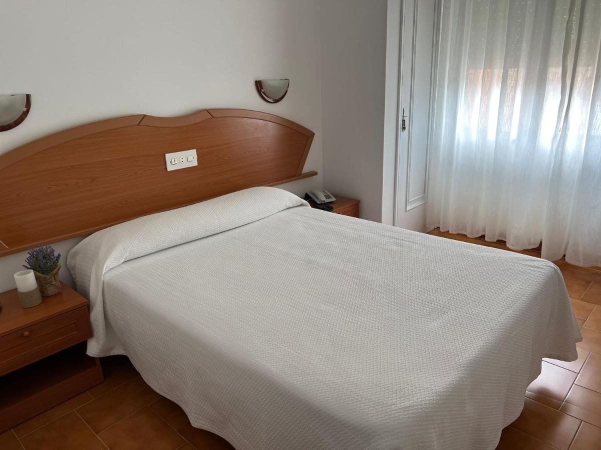 Hotel Argibay Эль-Грове Экстерьер фото